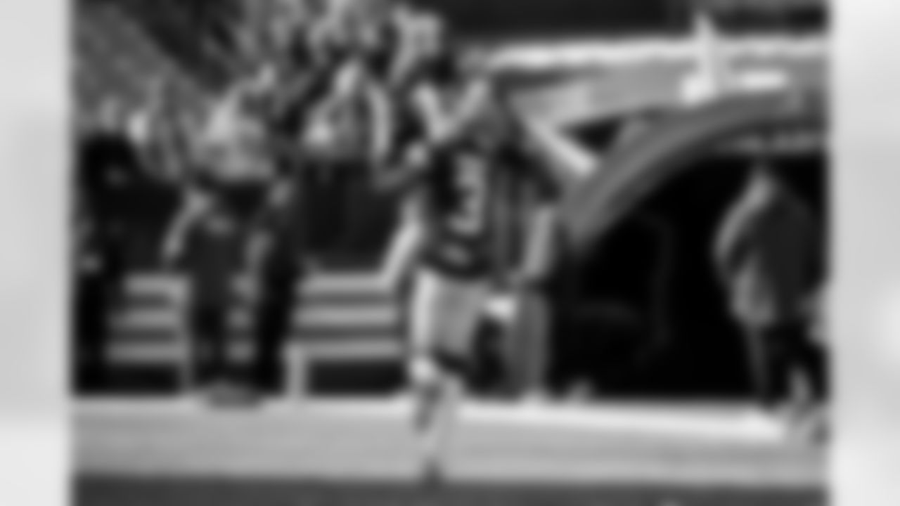 Wide receiver Jerry Jeudy (3) before a NFL football game between the Buffalo Bills and Cleveland Browns on December 21, 2025 at Huntington Bank Field.