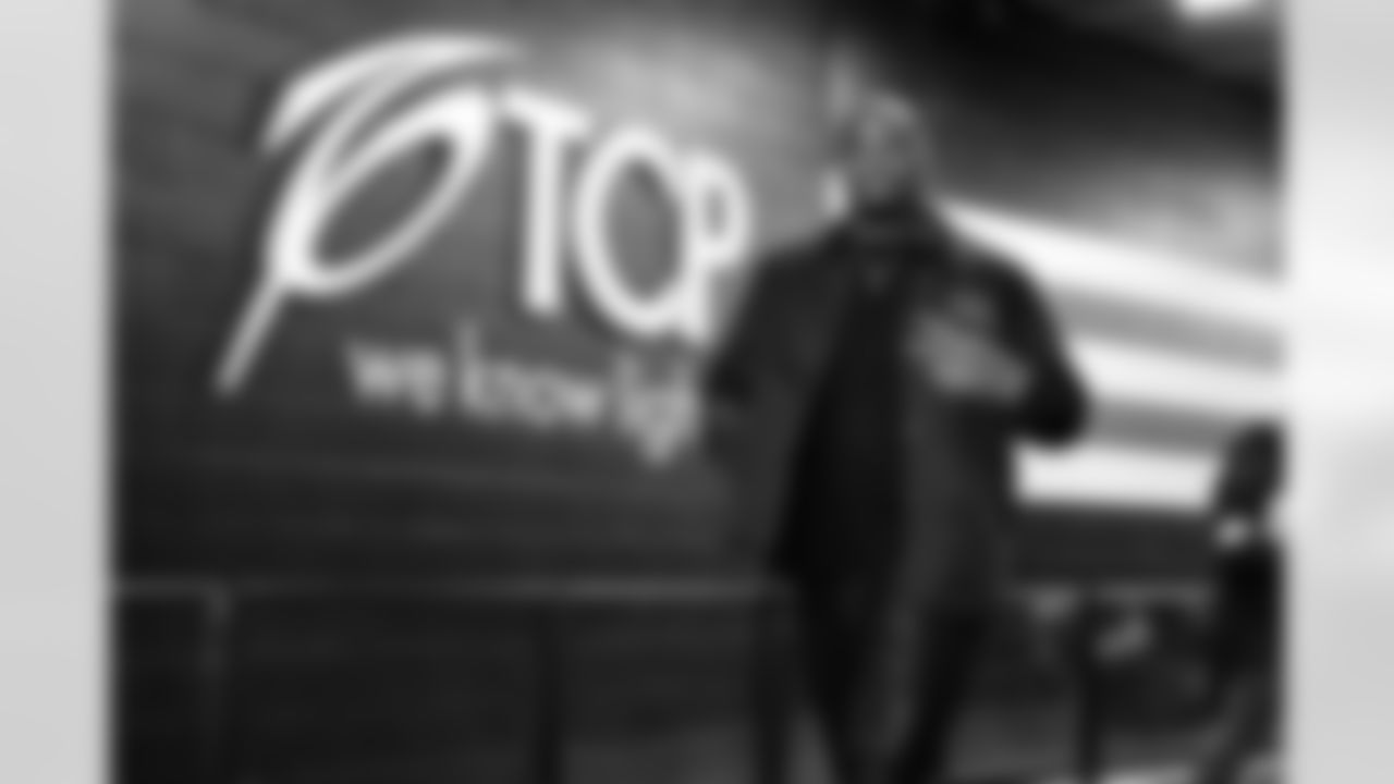 Offensive tackle Cornelius Lucas (71) before a NFL football game between the Baltimore Ravens and Cleveland Browns on November 16, 2025 at Huntington Bank Field.