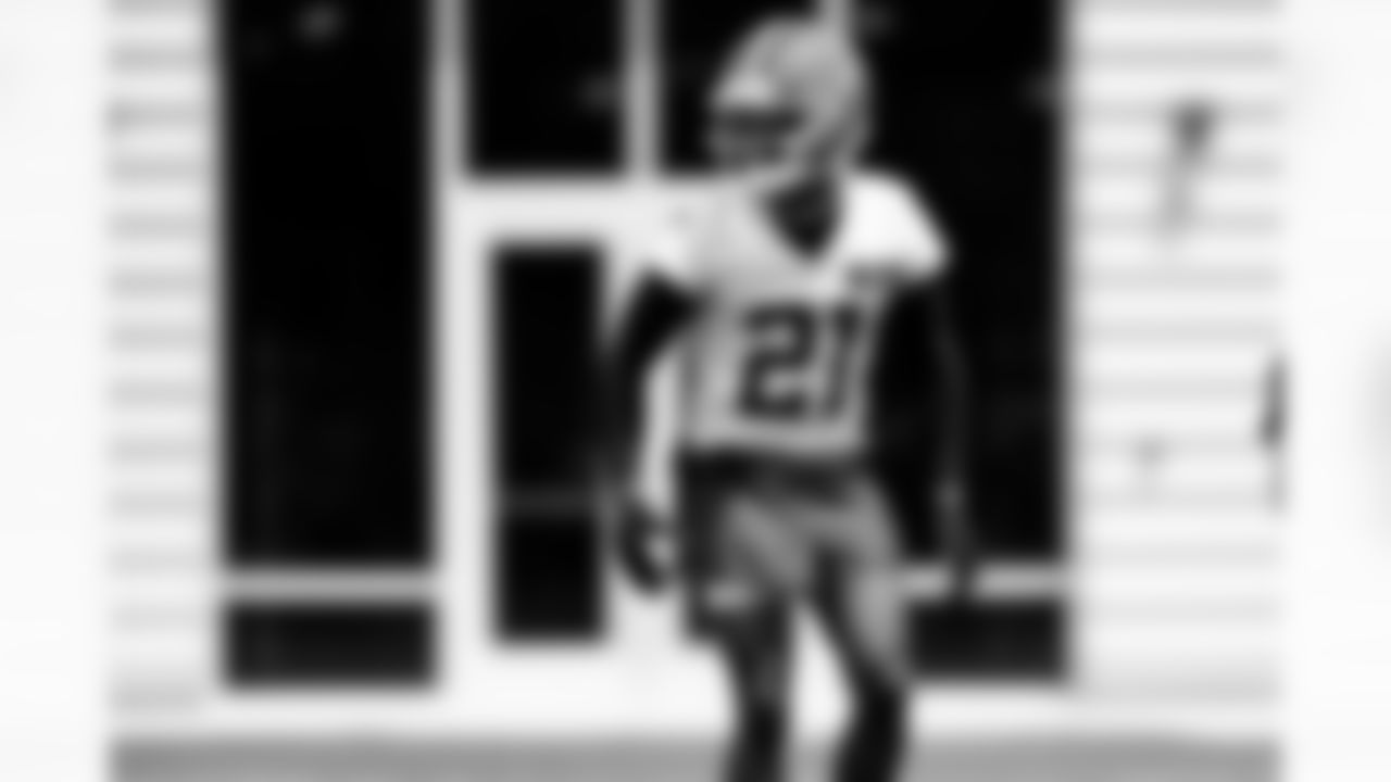 Cornerback Denzel Ward (21) during the first day of mandatory minicamp at CrossCountry Mortgage Campus on June 10, 2025.