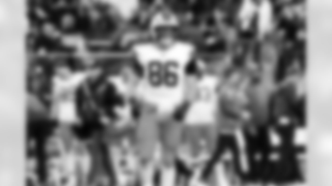 Tight end Blake Whiteheart (86) during a NFL football game between the Cleveland Browns and Las Vegas Raiders on November 23, 2025 at Allegiant Stadium.