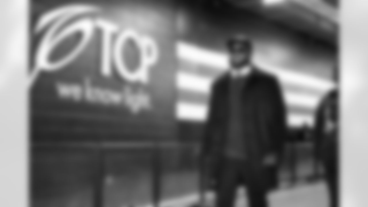 Defensive end Sam Kamara (92) before a NFL football game between the Tennessee Titans and Cleveland Browns on December 7, 2025 at Huntington Bank Field.