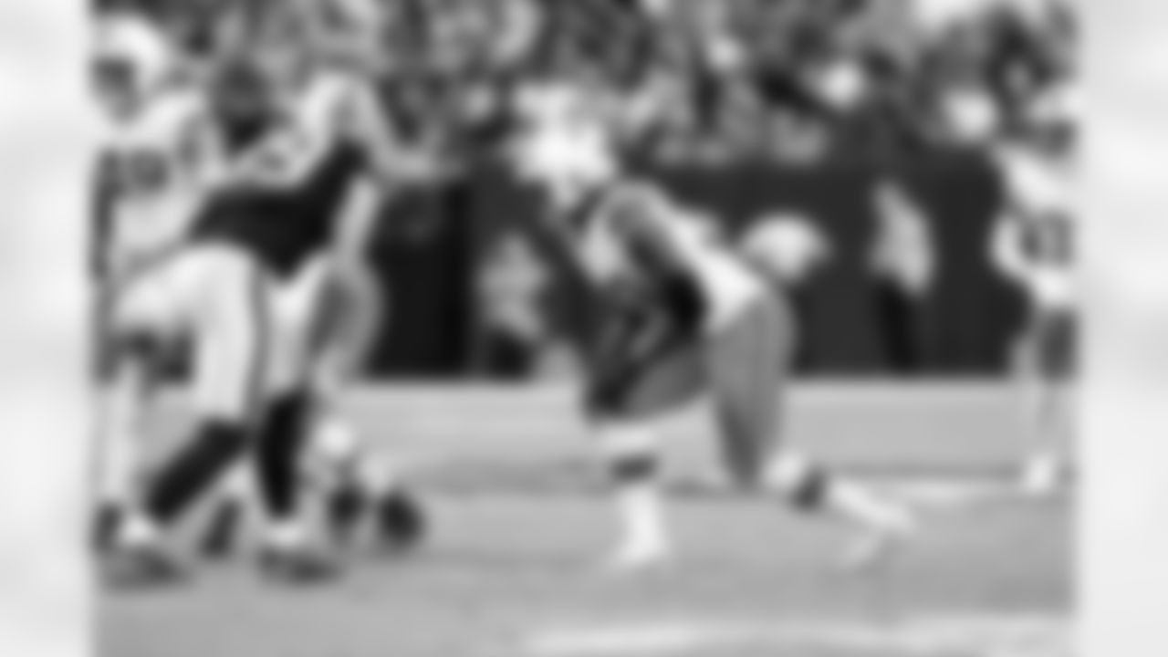 Linebacker Devin Bush (30) during a NFL football game between the Cleveland Browns and Las Vegas Raiders on November 23, 2025 at Allegiant Stadium.