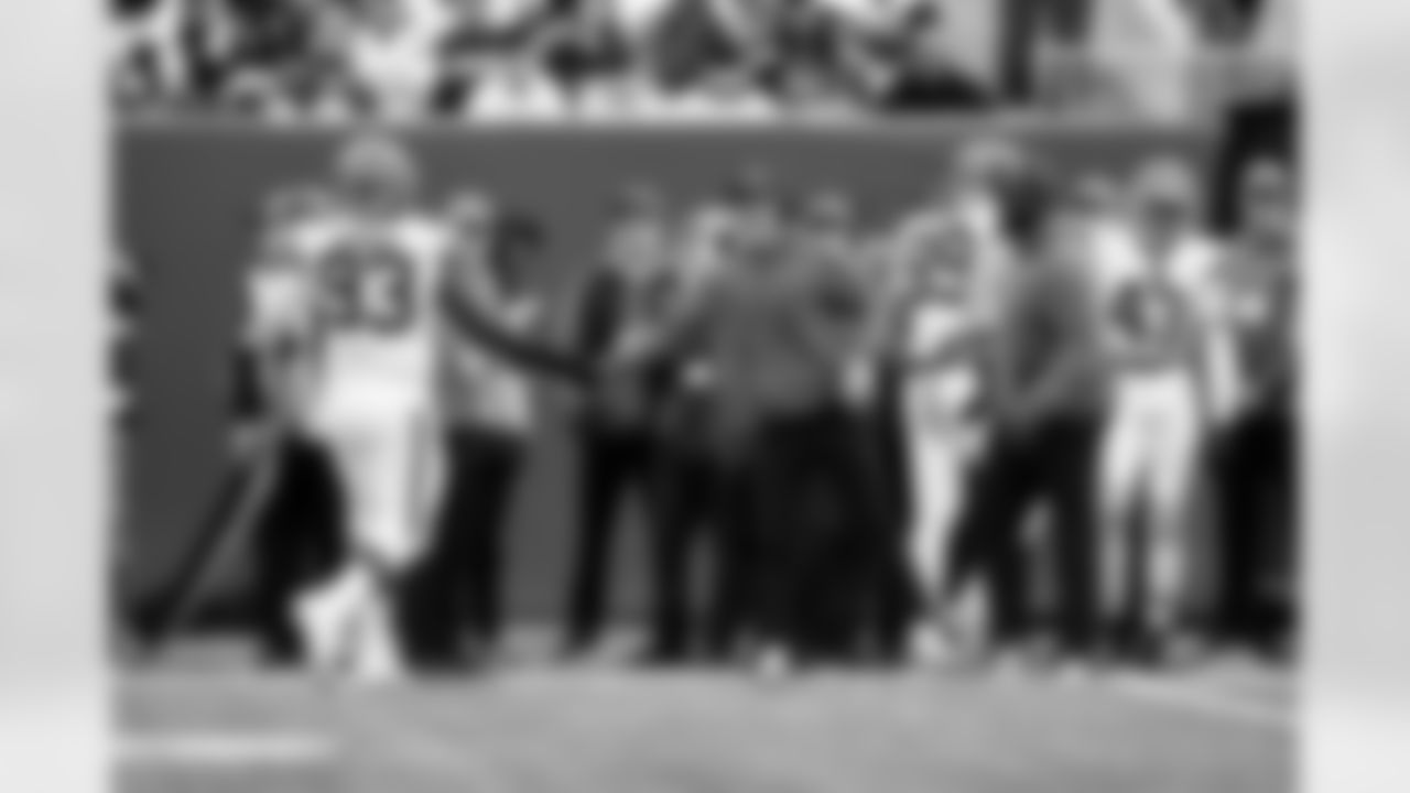 Defensive tackle Shelby Harris (93) and Head Coach Kevin Stefanski during a NFL football game between the Cleveland Browns and New York Jets on November 9, 2025 at MetLife Stadium.