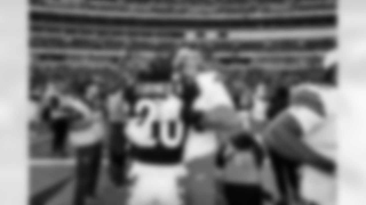 The Browns celebrate after a NFL football game between the Cleveland Browns and Cincinnati Bengals on January 4, 2026 at Paycor Stadium.