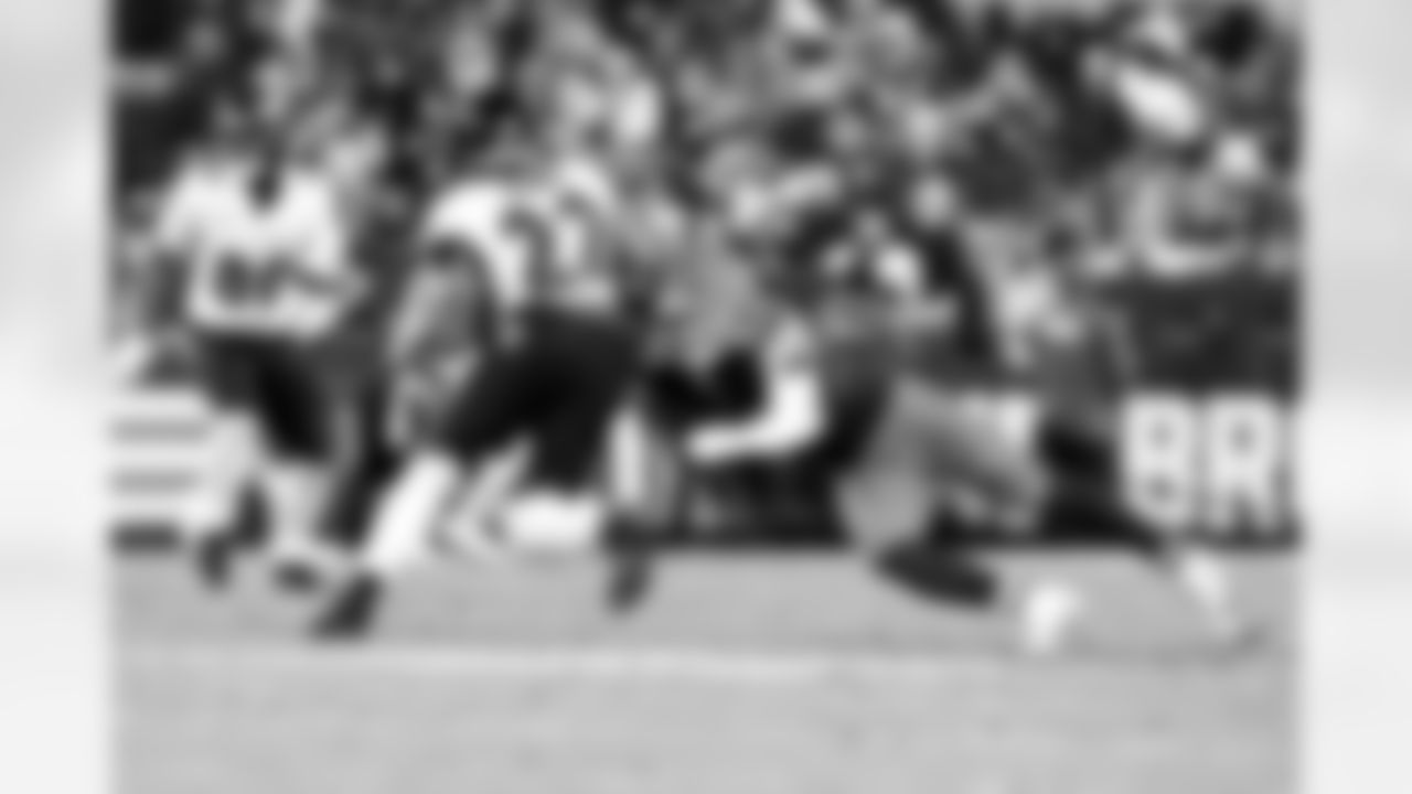 Linebacker Carson Schwesinger (49) during a NFL football game between the Baltimore Ravens and Cleveland Browns on November 16, 2025 at Huntington Bank Field.