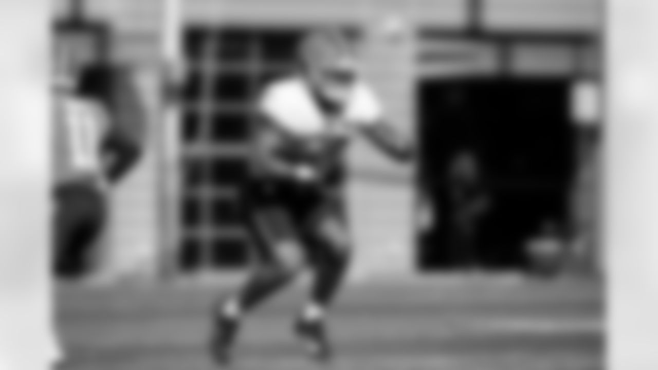 Running back Ahmani Marshall (39) during practice at CrossCountry Mortgage Campus on October 8, 2025.