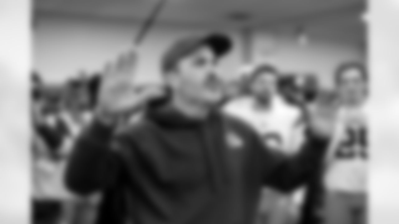 The Browns celebrate after a NFL football game between the Cleveland Browns and Cincinnati Bengals on January 4, 2026 at Paycor Stadium.