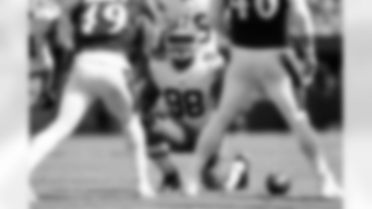Defensive lineman Adin Huntington (98)