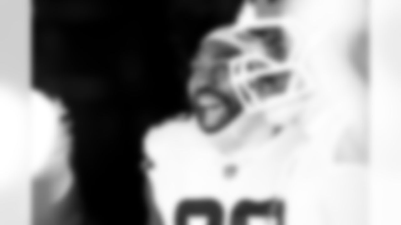 Defensive tackle Shelby Harris (93) before a NFL football game between the Cleveland Browns and Chicago Bears on December 14, 2025 at Soldier Field.