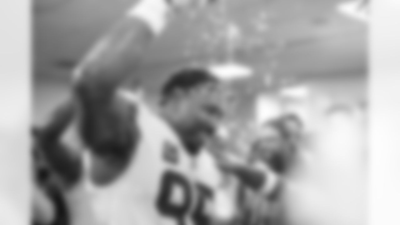 The Browns celebrate after a NFL football game between the Cleveland Browns and Cincinnati Bengals on January 4, 2026 at Paycor Stadium.