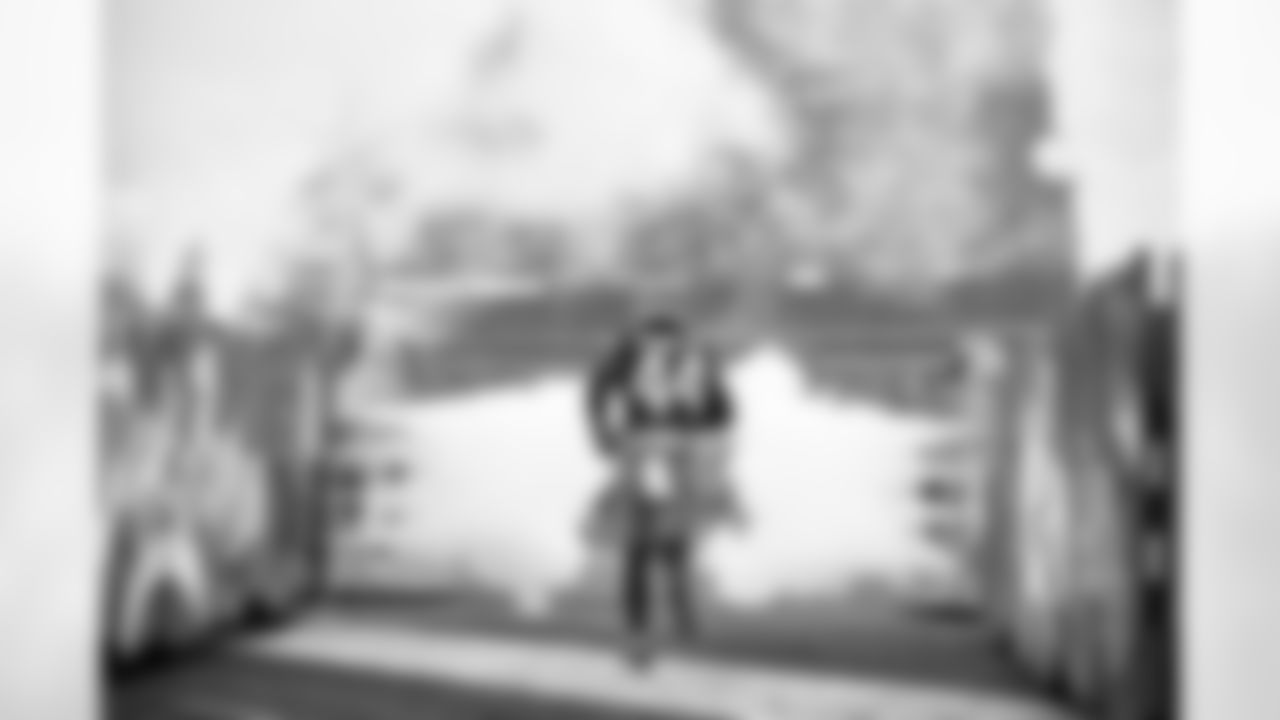 Tight end Harold Fannin Jr. (44) before a NFL football game between the Pittsburgh Steelers and Cleveland Browns on December 28, 2025 at Huntington Bank Field.