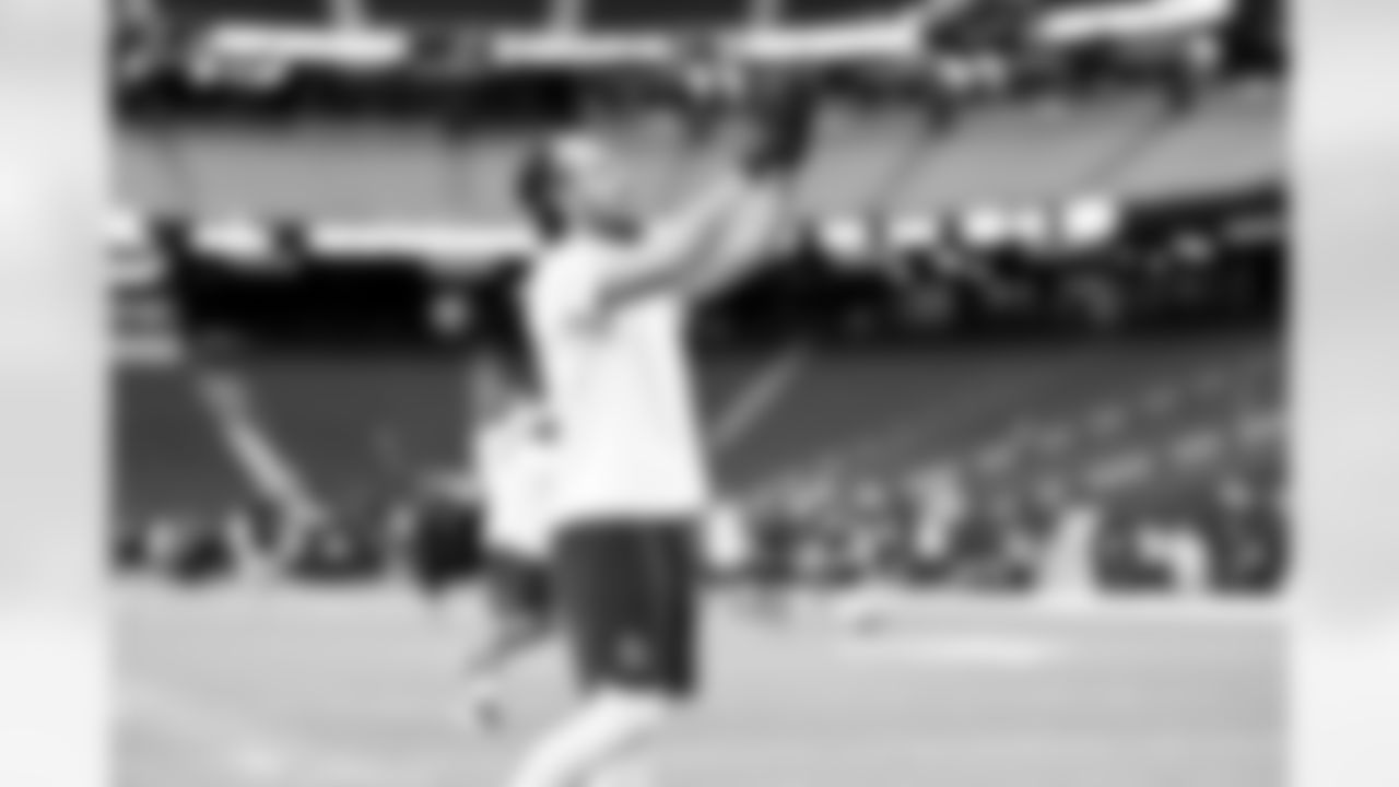 Tight end Blake Whiteheart (86) before a NFL football game between the Cleveland Browns and Las Vegas Raiders on November 23, 2025 at Allegiant Stadium.