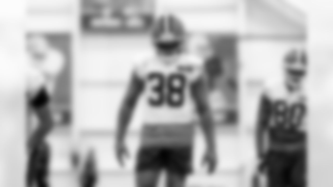 Running back Trayveon Williams (23) during practice at CrossCountry Mortgage Campus on December 10, 2025.