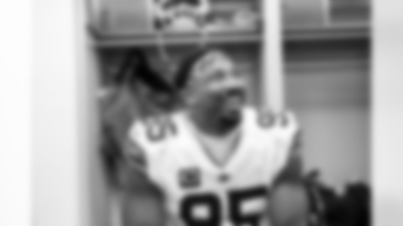 The Browns celebrate after a NFL football game between the Cleveland Browns and Cincinnati Bengals on January 4, 2026 at Paycor Stadium.