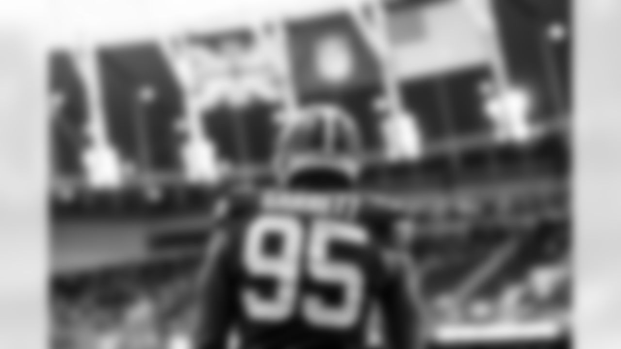 Defensive end Myles Garrett (95) before a NFL football game between the Minnesota Vikings and Cleveland Browns on October 5, 2025 at Tottenham Hotspur Stadium. The Browns lost 17-21.