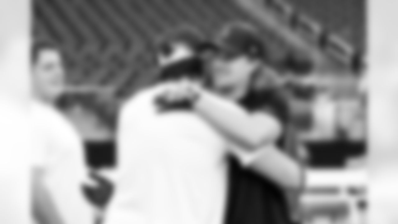 Tight end Blake Whiteheart (86) and Former Browns Quarterback Kenny Pickett before a NFL football game between the Cleveland Browns and Las Vegas Raiders on November 23, 2025 at Allegiant Stadium.