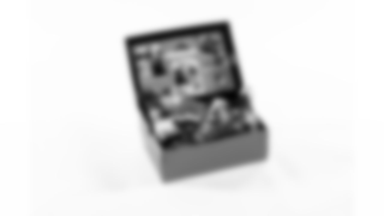 Offensive guard Wyatt Teller (77) - Folds of Honor