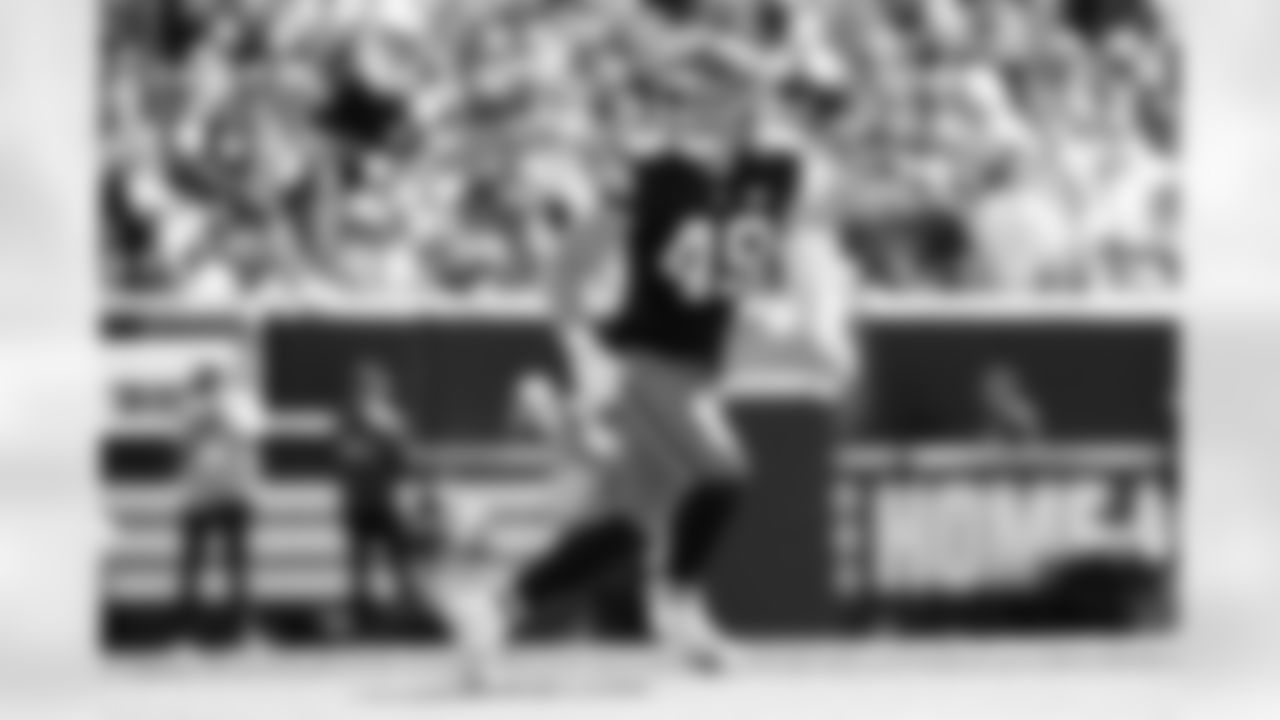 Linebacker Carson Schwesinger (49) during a NFL football game between the Cincinnati Bengals and Cleveland Browns on September 7, 2025 at Huntington Bank Field. The Browns lost 16-17.