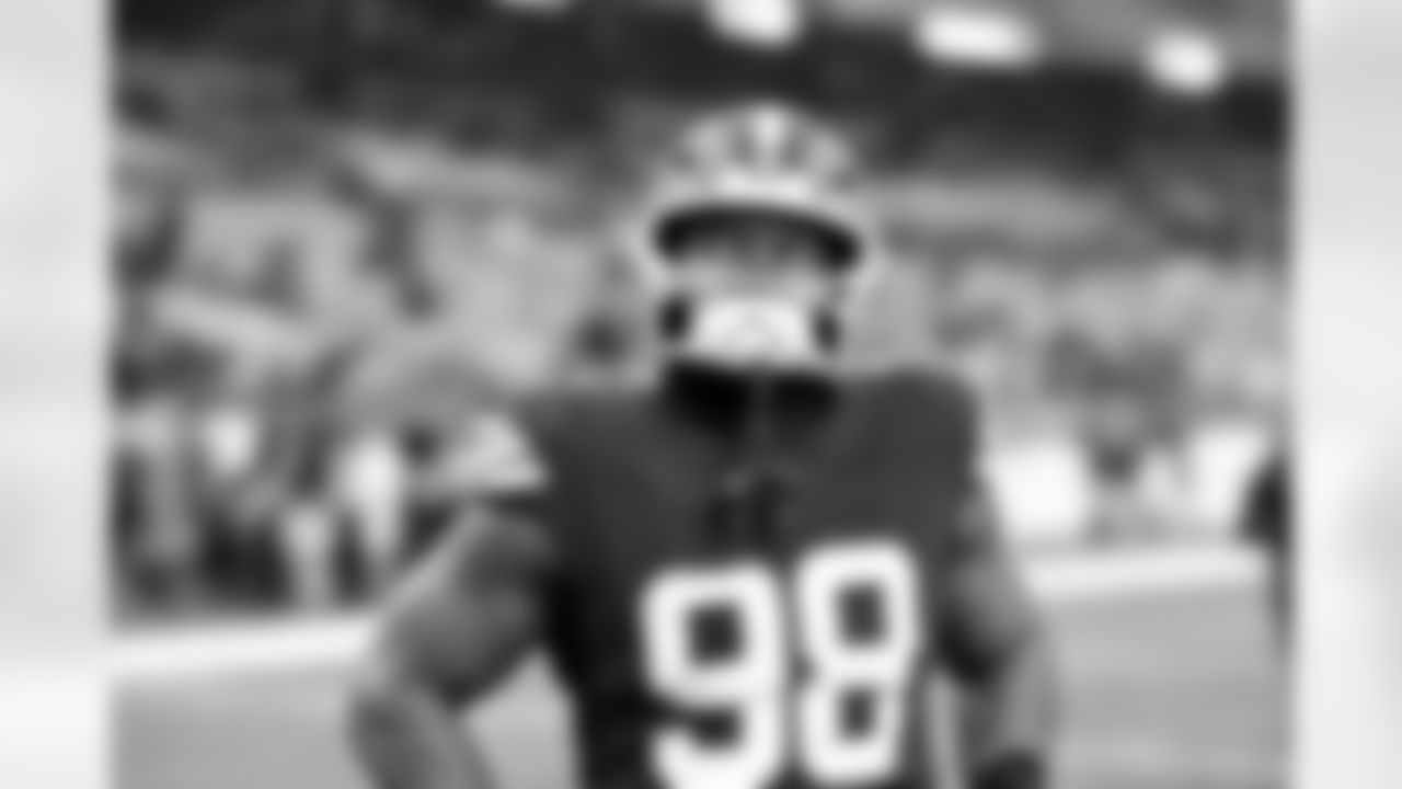 Defensive lineman Adin Huntington (98) before a NFL football game between the Pittsburgh Steelers and Cleveland Browns on December 28, 2025 at Huntington Bank Field.