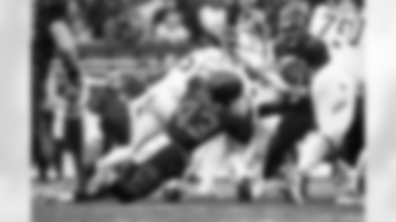 Linebacker Mohamoud Diabate (43) during a NFL football game between the Tennessee Titans and Cleveland Browns on December 7, 2025 at Huntington Bank Field.