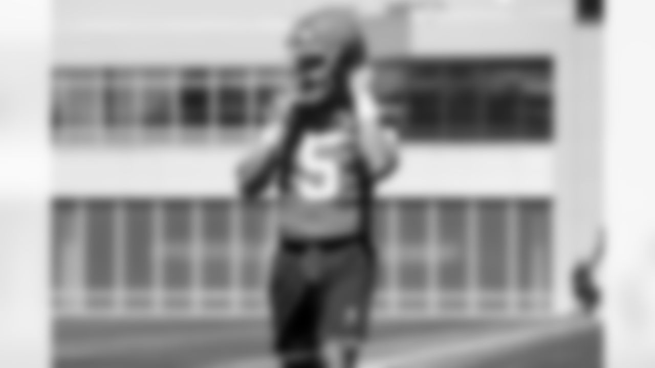 Quarterback Dillon Gabriel (5) during fieldwork on the first day of Rookie Minicamp at CrossCountry Mortgage Campus on May 9, 2025.