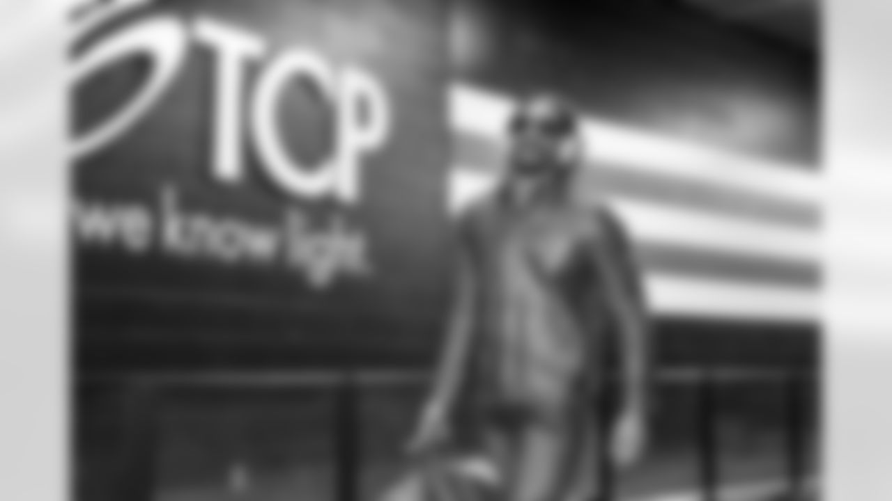 Linebacker Mohamoud Diabate (43) before a NFL football game between the Pittsburgh Steelers and Cleveland Browns on December 28, 2025 at Huntington Bank Field.