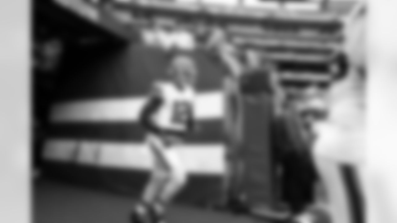 Quarterback Shedeur Sanders (12) before a NFL football game between the Cleveland Browns and New York Jets on November 9, 2025 at MetLife Stadium.