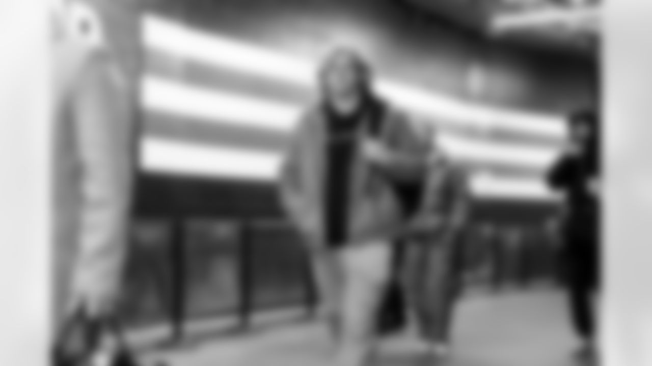 Linebacker Carson Schwesinger (49) before a NFL football game between the Buffalo Bills and Cleveland Browns on December 21, 2025 at Huntington Bank Field.