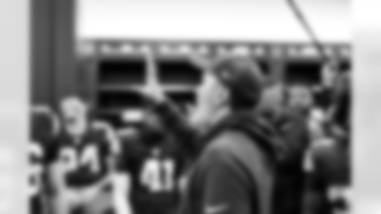 The Browns celebrate after a NFL football game between the Pittsburgh Steelers and Cleveland Browns on December 28, 2025 at Huntington Bank Field.