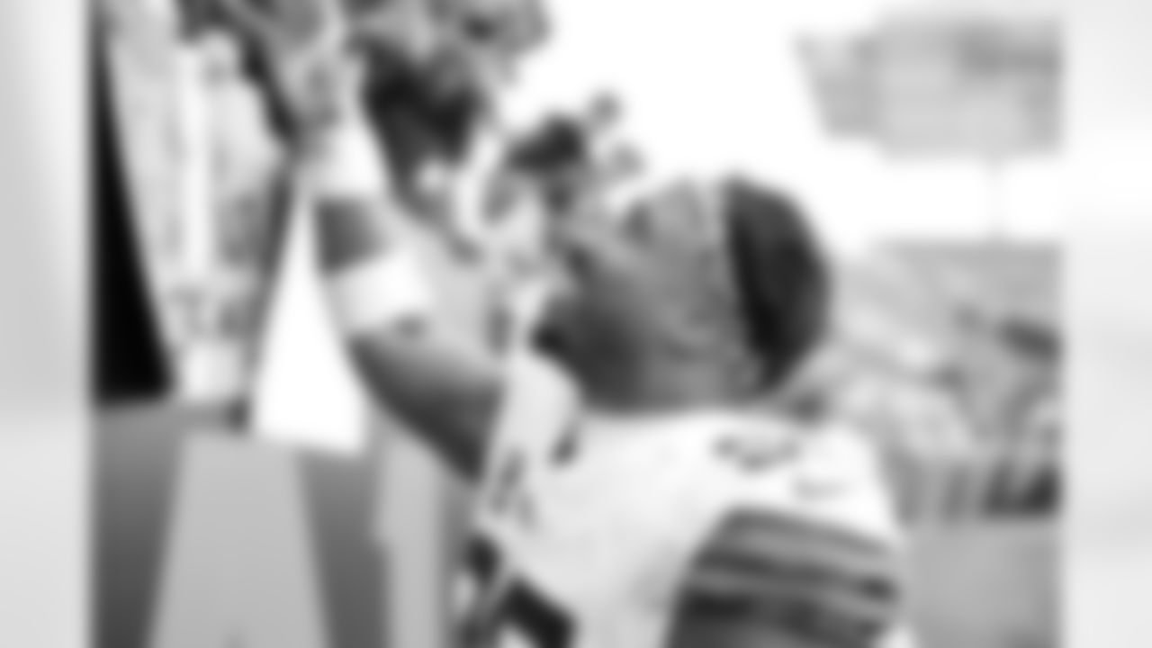 The Browns celebrate after a NFL football game between the Cleveland Browns and Cincinnati Bengals on January 4, 2026 at Paycor Stadium.