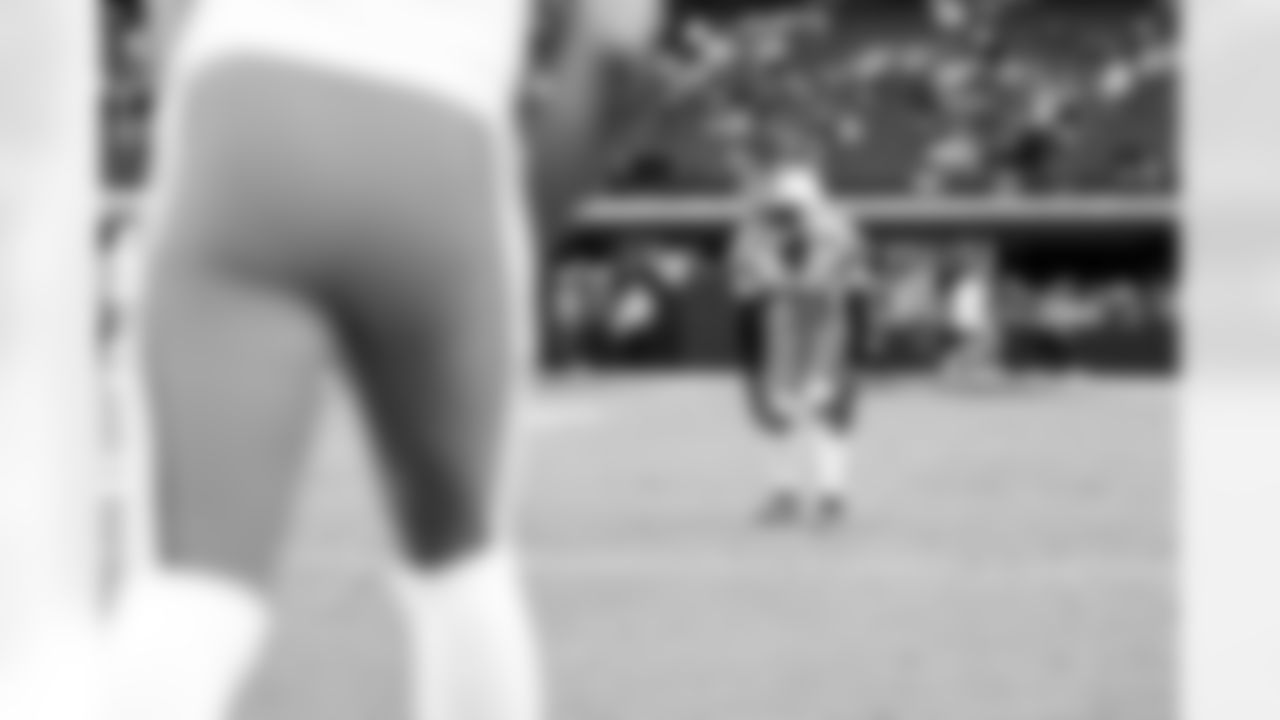 Cornerback Denzel Ward (21) before a NFL football game between the Cleveland Browns and Las Vegas Raiders on November 23, 2025 at Allegiant Stadium.