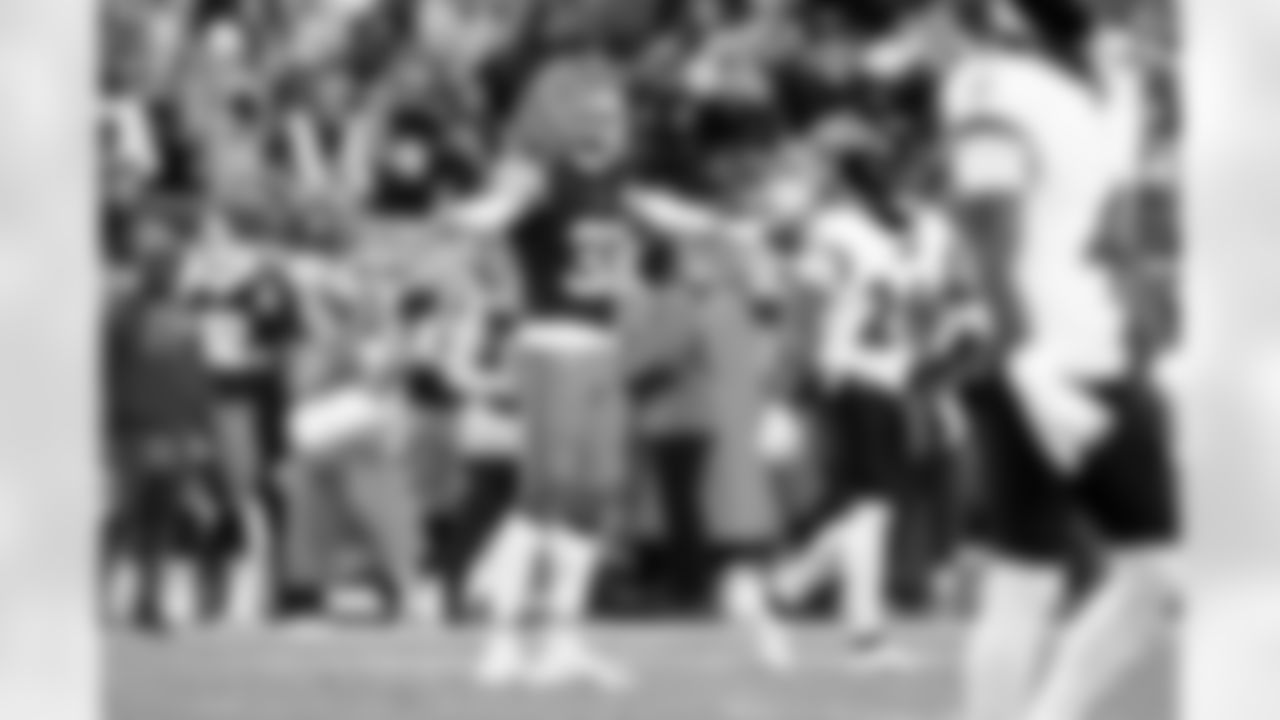 Safety Ronnie Hickman Jr. (33) during a NFL football game between the Baltimore Ravens and Cleveland Browns on November 16, 2025 at Huntington Bank Field.