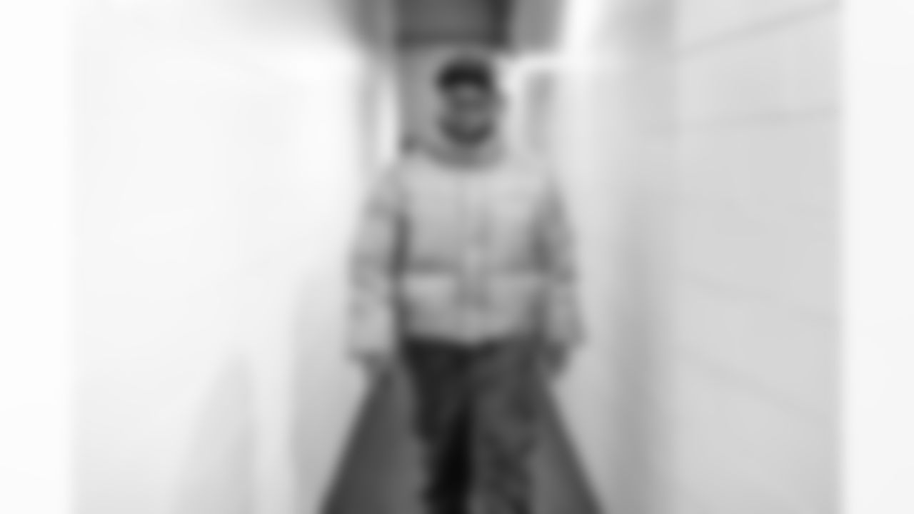 Defensive end Sam Kamara (92) before a NFL football game between the Cleveland Browns and Chicago Bears on December 14, 2025 at Soldier Field.