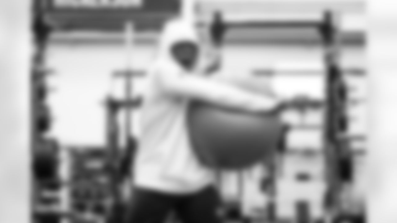 Quarterback Deshaun Watson (4) during a workout in Phase II of the offseason at CrossCountry Mortgage Campus on April 30, 2024.