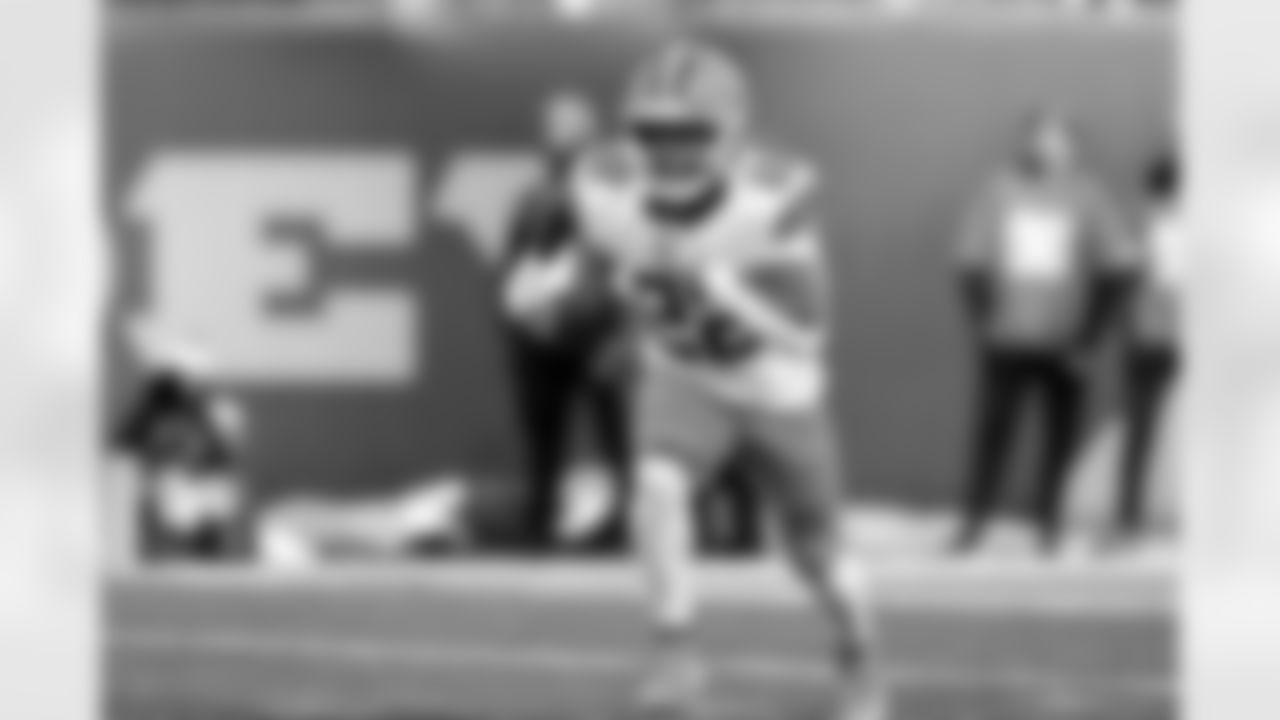 Running back Dylan Sampson (22) during a NFL football game between the Cleveland Browns and Cincinnati Bengals on January 4, 2026 at Paycor Stadium.