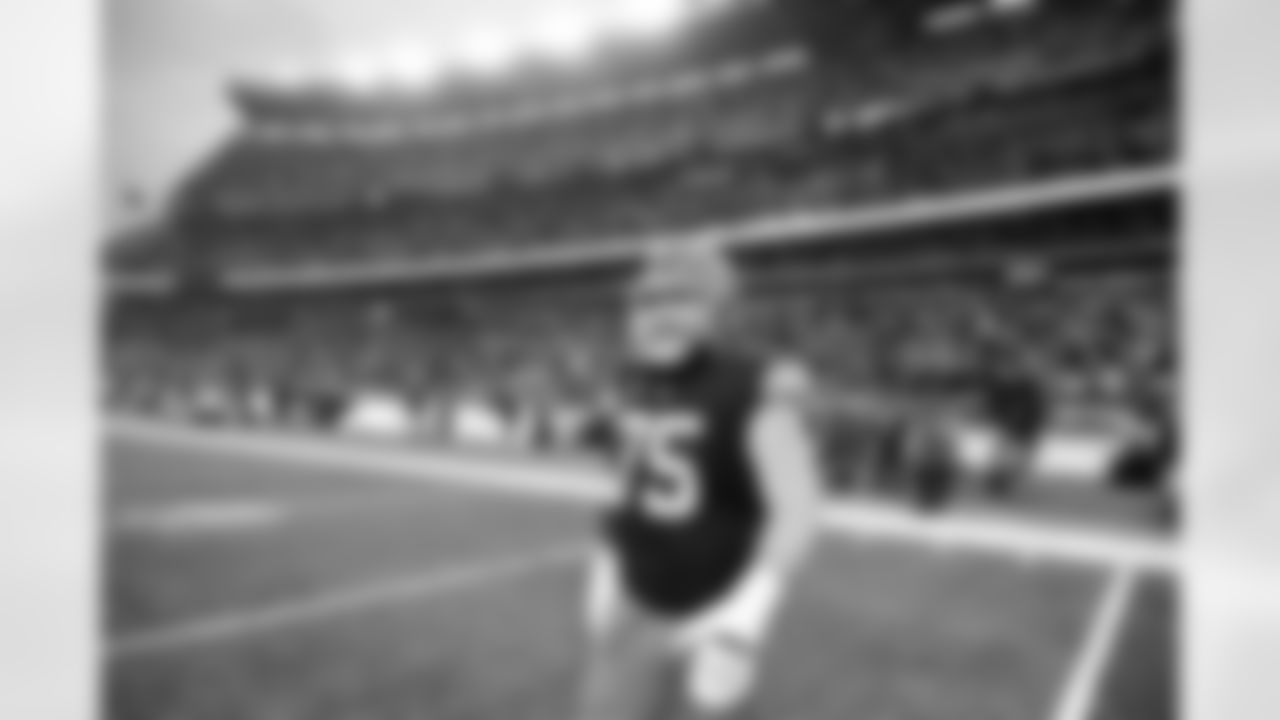 The Browns celebrate after a NFL football game between the Pittsburgh Steelers and Cleveland Browns on December 28, 2025 at Huntington Bank Field.