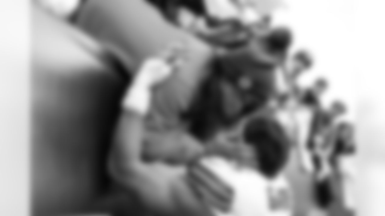 The Browns celebrate after a NFL football game between the Cleveland Browns and Cincinnati Bengals on January 4, 2026 at Paycor Stadium.