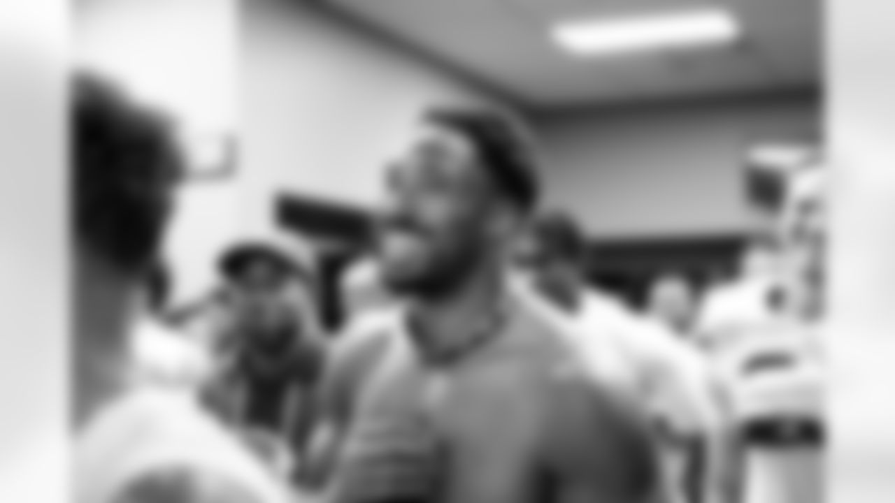 The Browns celebrate after a NFL football game between the Cleveland Browns and Las Vegas Raiders on November 23, 2025 at Allegiant Stadium.