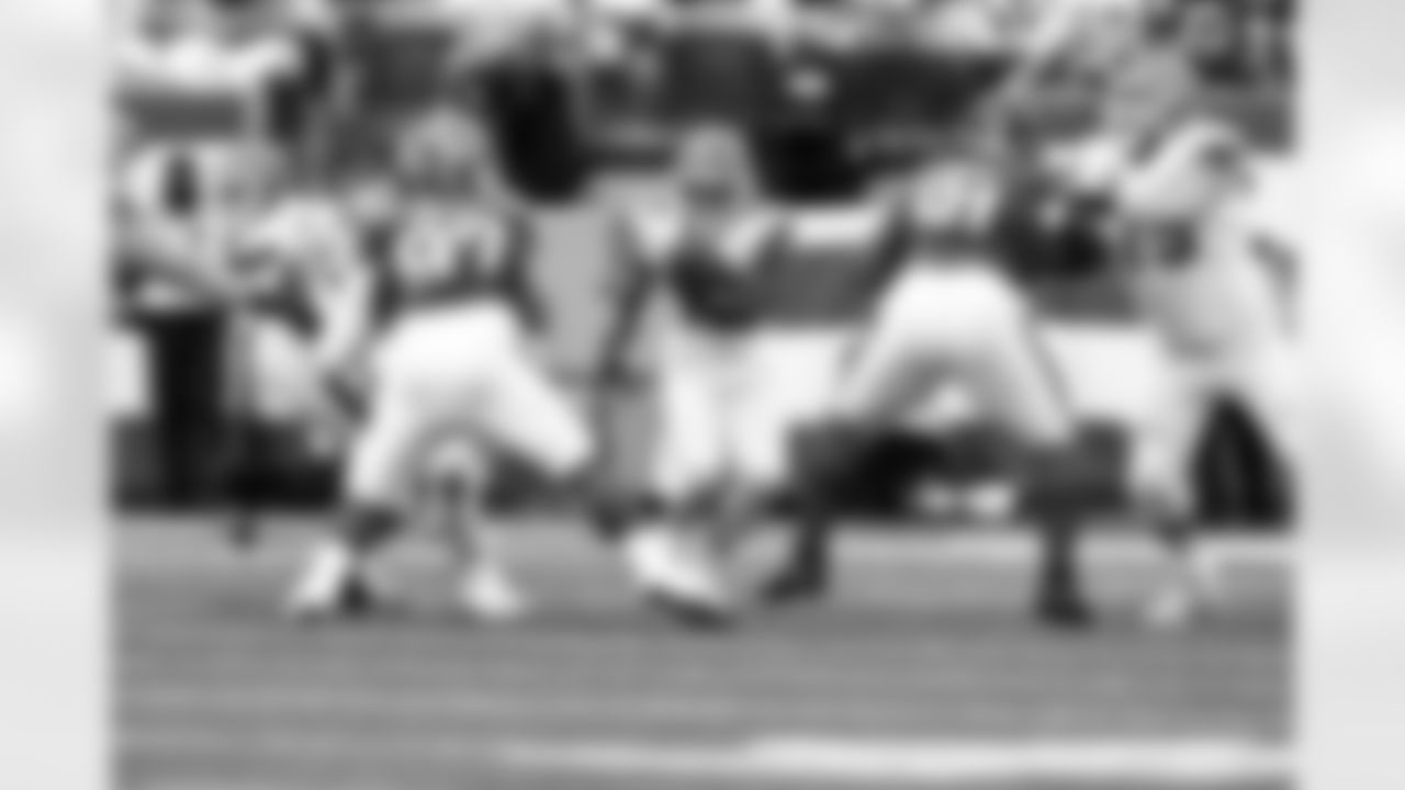 Running back Quinshon Judkins (10) during a NFL football game between the Cleveland Browns and New York Jets on November 9, 2025 at MetLife Stadium.