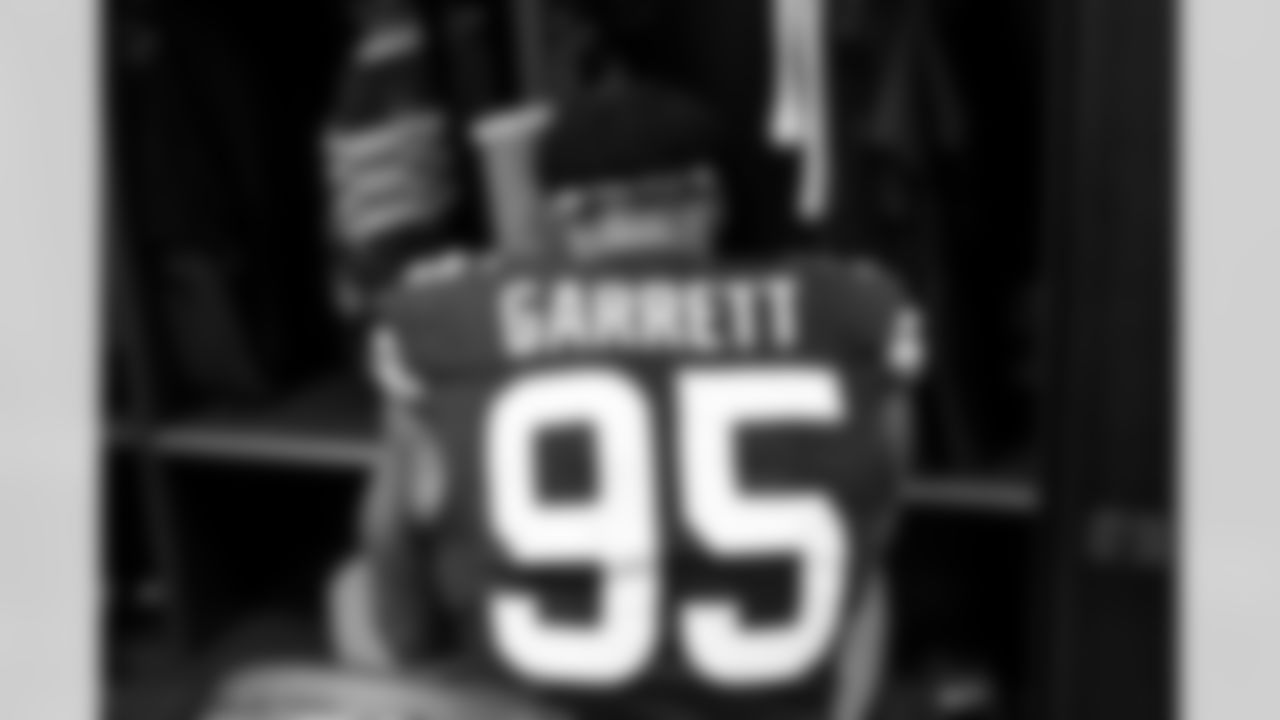 The Browns celebrate after a NFL football game between the Pittsburgh Steelers and Cleveland Browns on December 28, 2025 at Huntington Bank Field.