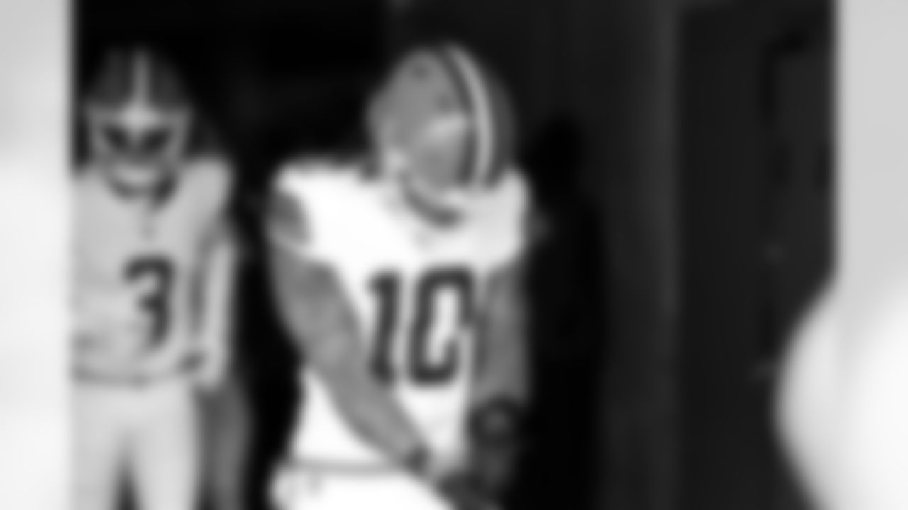 Running back Quinshon Judkins (10) before a NFL football game between the Cleveland Browns and Chicago Bears on December 14, 2025 at Soldier Field.