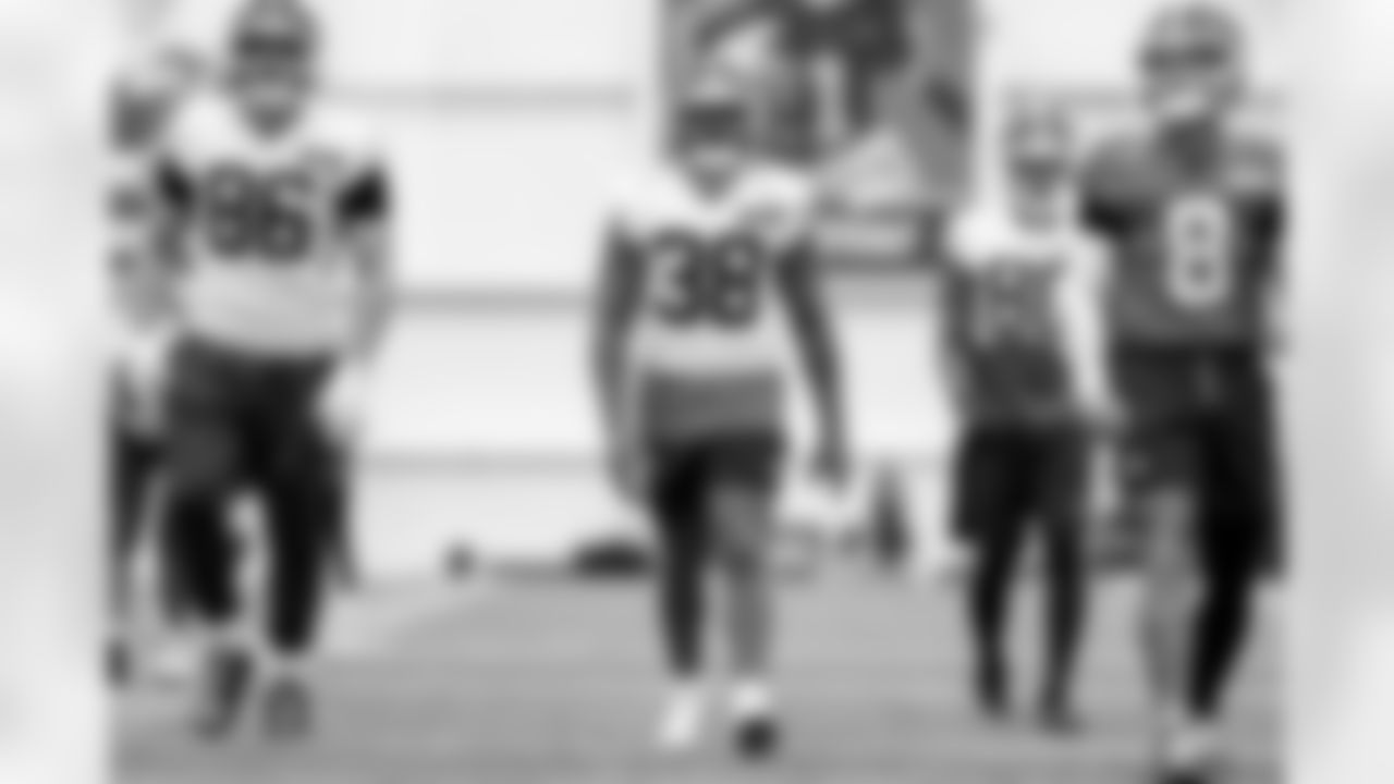 Running back Trayveon Williams (23) during practice at CrossCountry Mortgage Campus on December 10, 2025.