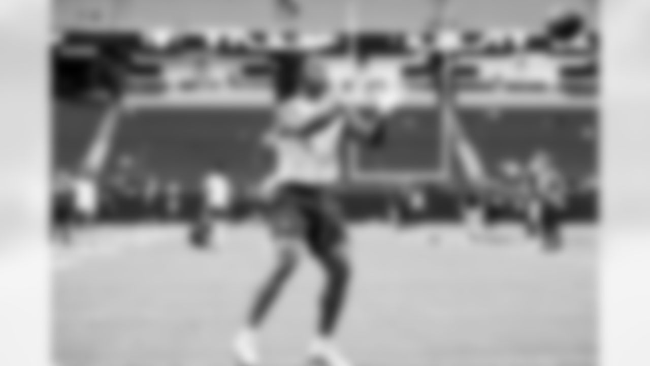 Running back Quinshon Judkins (10) before a NFL football game between the Cleveland Browns and Las Vegas Raiders on November 23, 2025 at Allegiant Stadium.