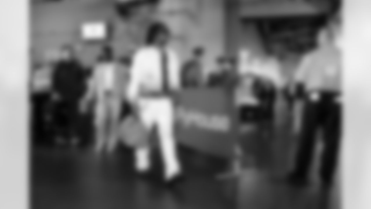 Running back Quinshon Judkins (10) before a NFL football game between the Cleveland Browns and New York Jets on November 9, 2025 at MetLife Stadium.