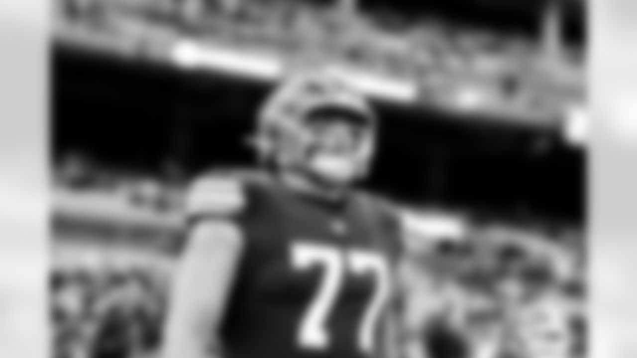 Offensive guard Wyatt Teller (77) before a NFL football game between the Baltimore Ravens and Cleveland Browns on November 16, 2025 at Huntington Bank Field.