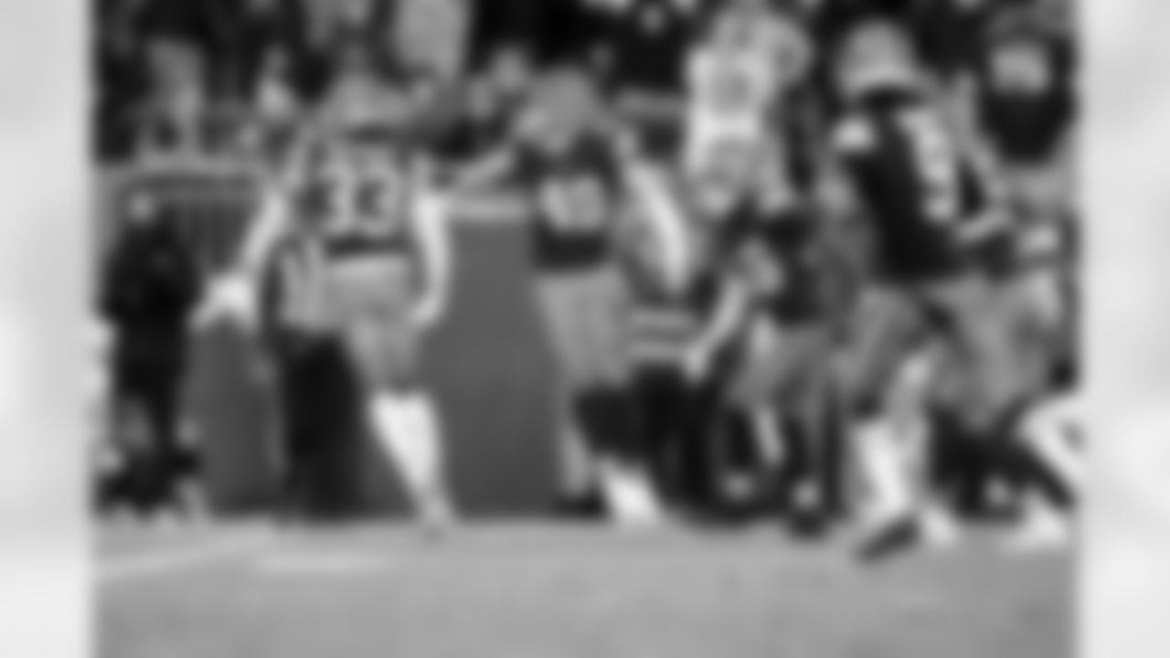 Linebacker Carson Schwesinger (49) during a NFL football game between the Baltimore Ravens and Cleveland Browns on November 16, 2025 at Huntington Bank Field.