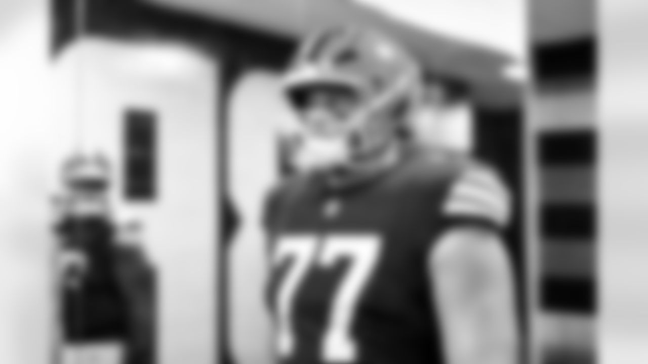 Offensive guard Wyatt Teller (77) before a NFL football game between the San Francisco 49ers and Cleveland Browns on November 30, 2025 at Huntington Bank Field.
