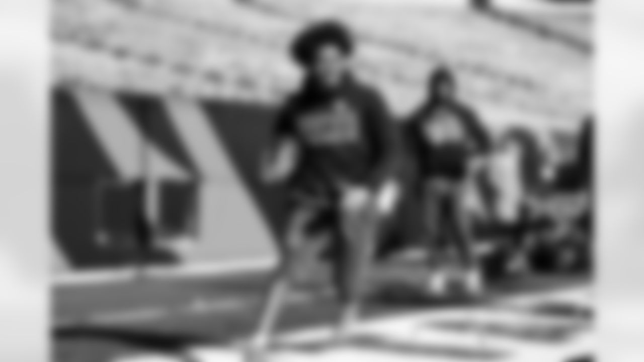 Running back Dylan Sampson (22) before a NFL football game between the Cleveland Browns and Cincinnati Bengals on January 4, 2026 at Paycor Stadium.