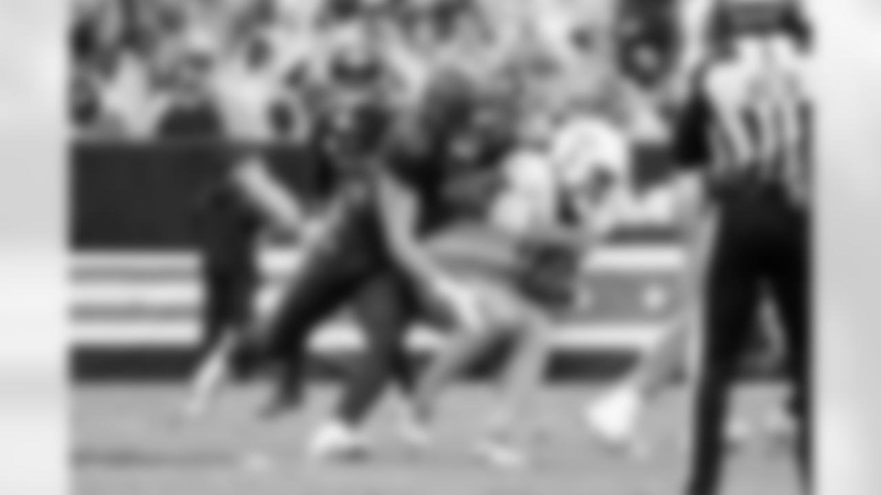 Linebacker Carson Schwesinger (49) during a NFL football game between the Miami Dolphins and Cleveland Browns on October 19, 2025 at Huntington Bank Field. The Browns won 31-6.