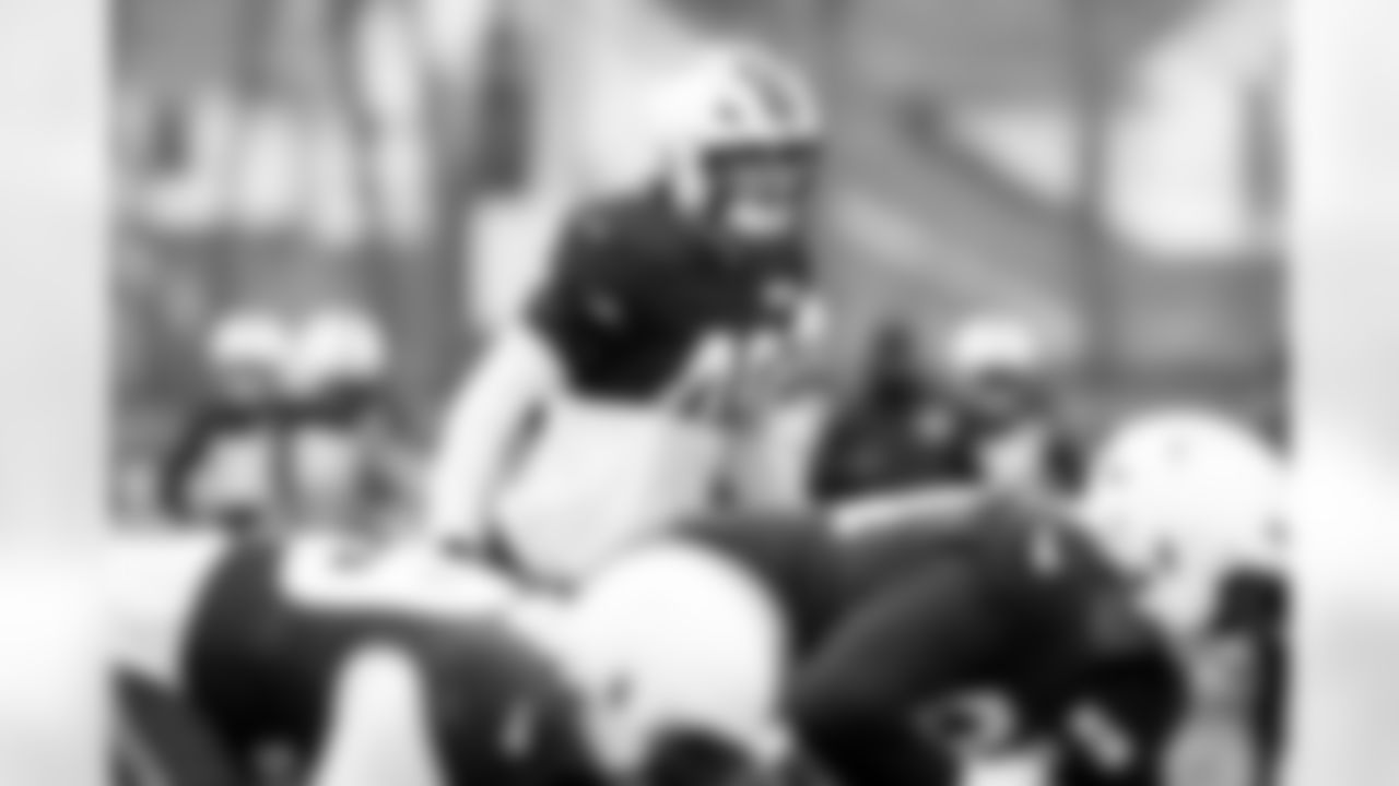 Linebacker Carson Schwesinger (49) during practice at CrossCountry Mortgage Campus on November 19, 2025.